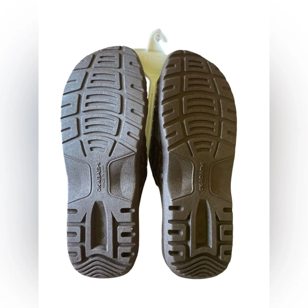 Men’s plastic pool beach Sandals Large 9 /10 Size New  With Tag